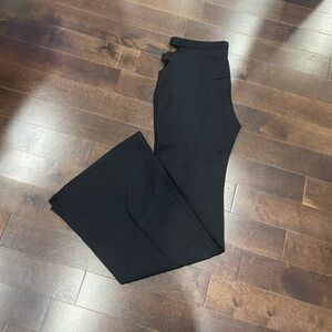 Flare cutout going out pants
